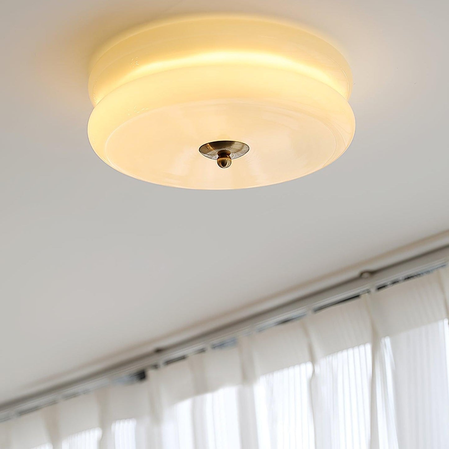 Elon – Schlichte Deckenlampe aus Glas in Creme