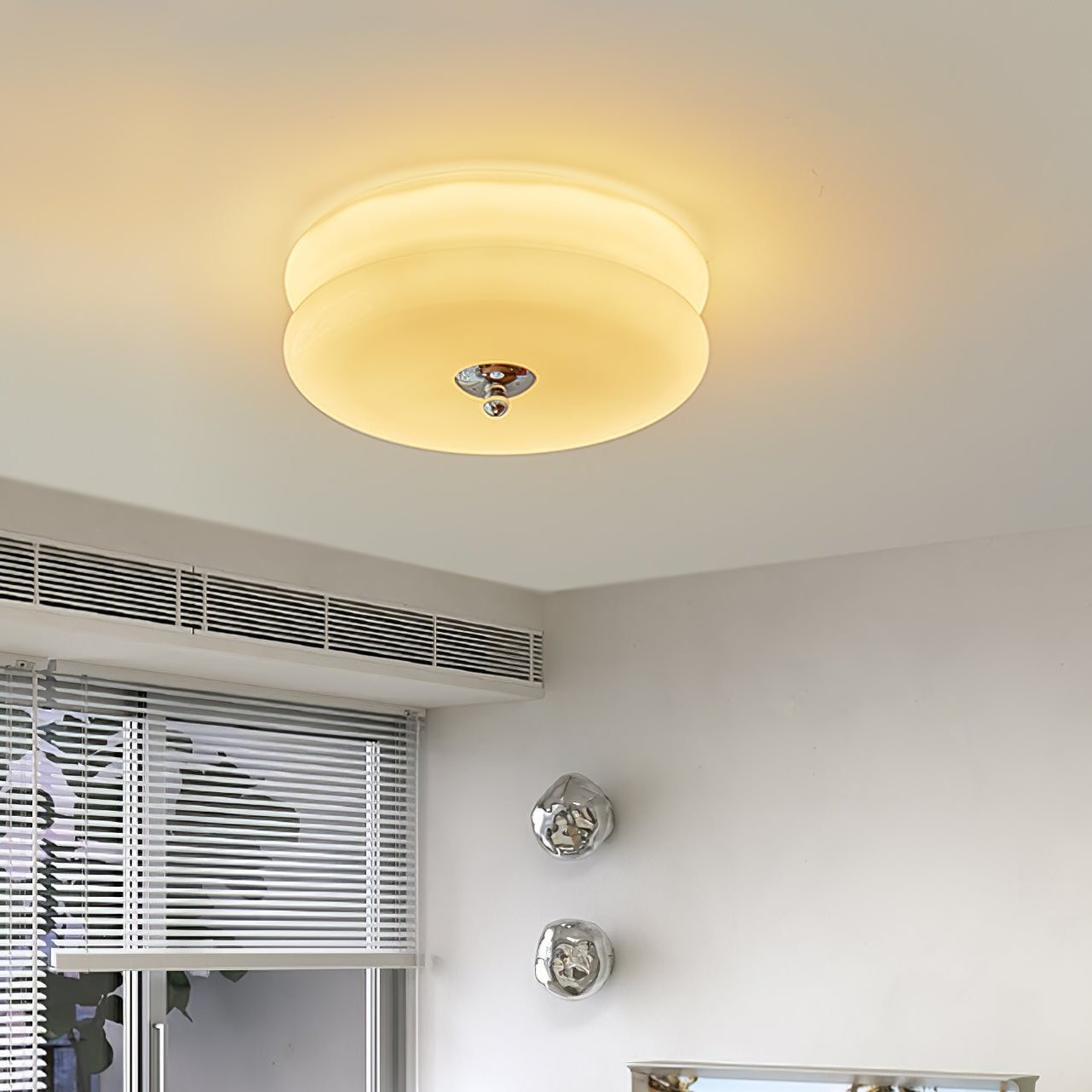 Elon – Schlichte Deckenlampe aus Glas in Creme