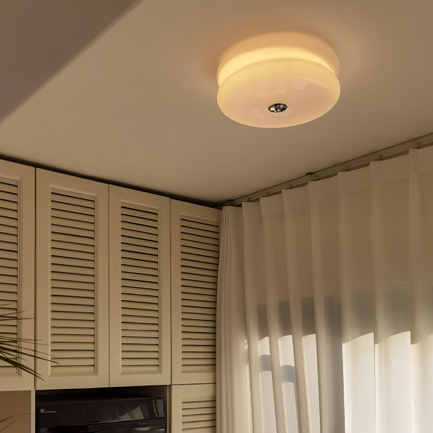 Elon – Schlichte Deckenlampe aus Glas in Creme