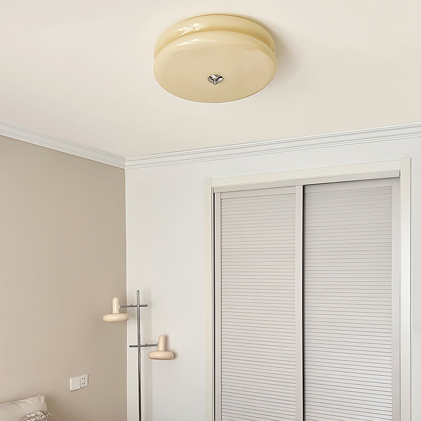 Elon – Schlichte Deckenlampe aus Glas in Creme