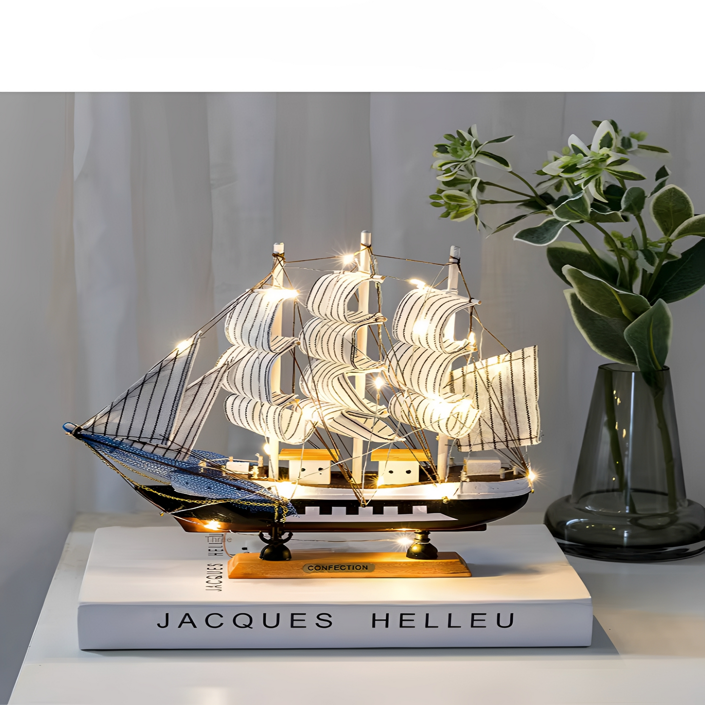 Naveen – Modernes Deko-Segelboot