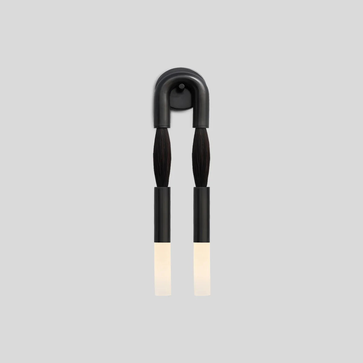 Kuro – Moderne Wandlampe aus Eisen