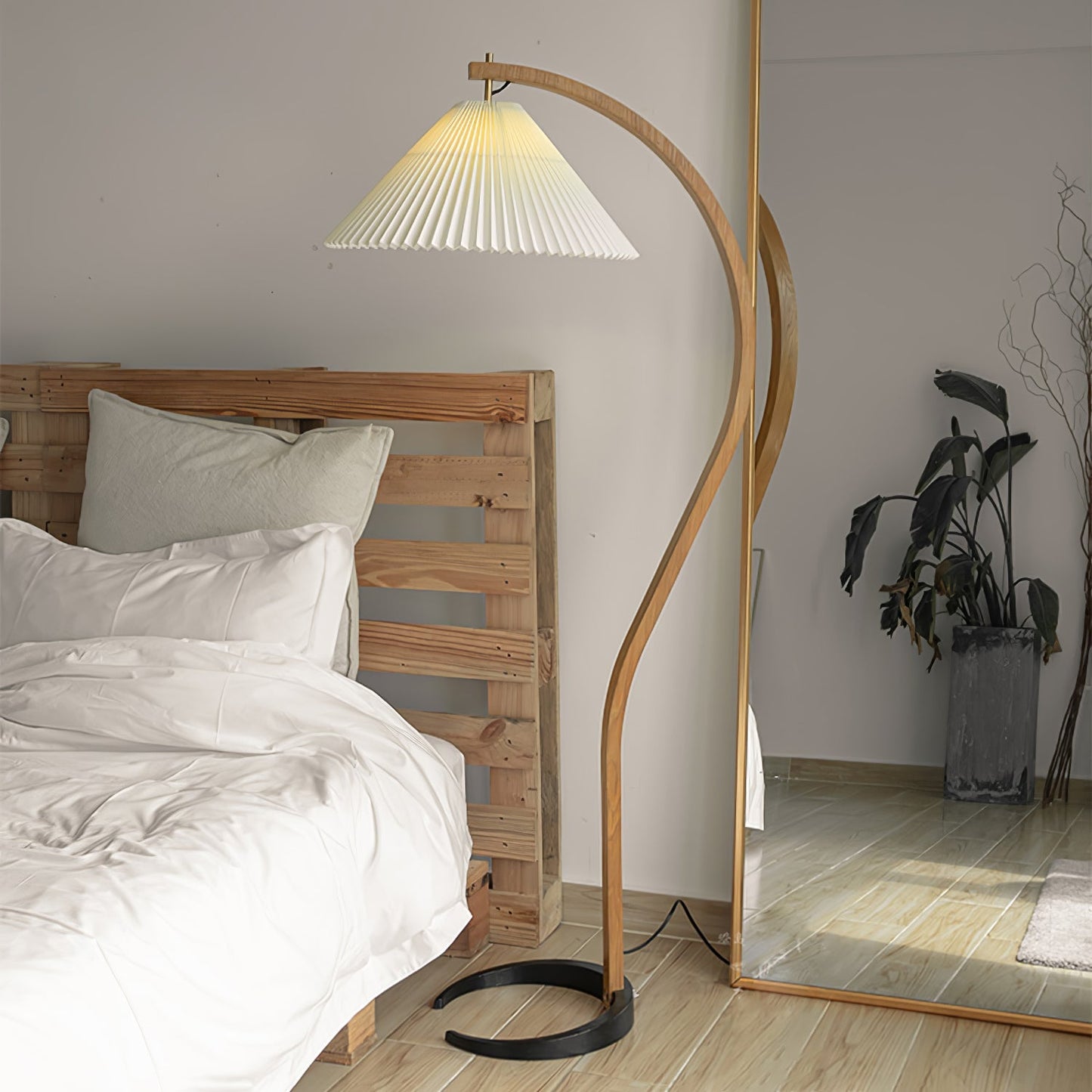 Selina – Nordische Stehlampe im Retro-Stil