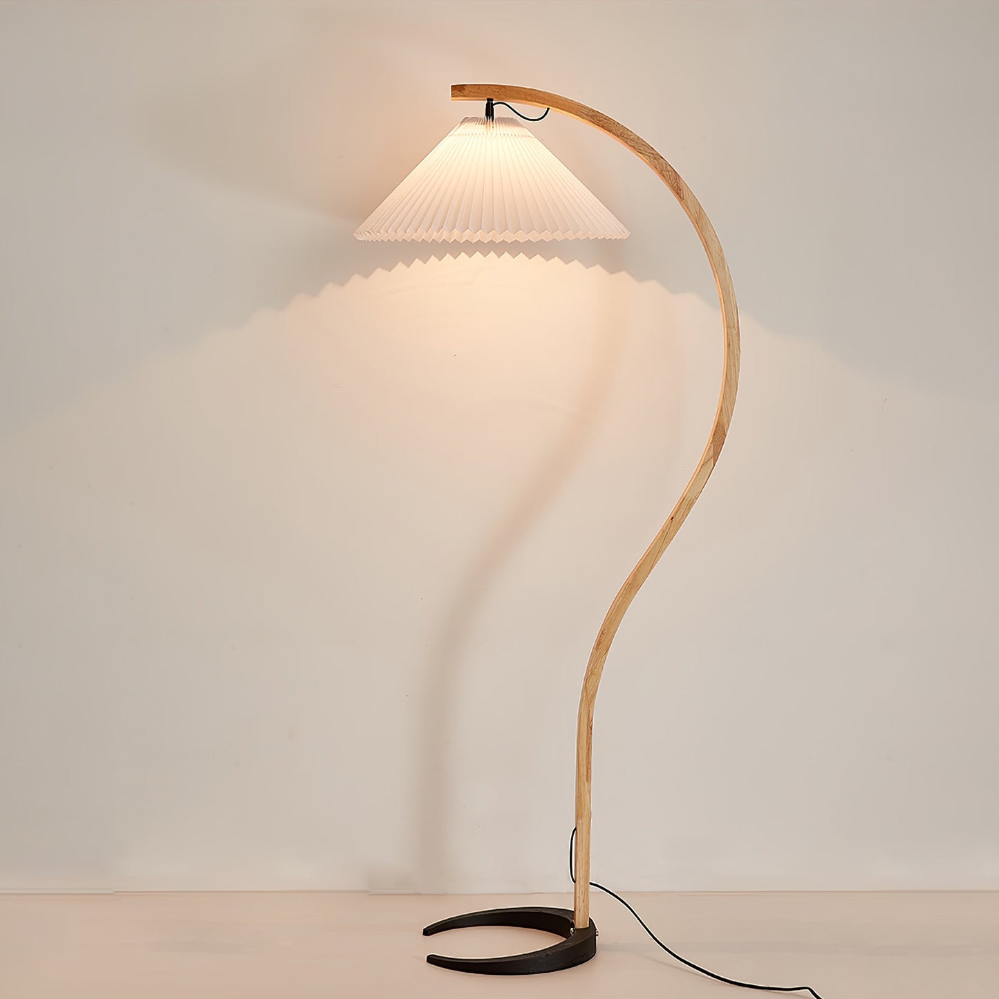 Selina – Nordische Stehlampe im Retro-Stil