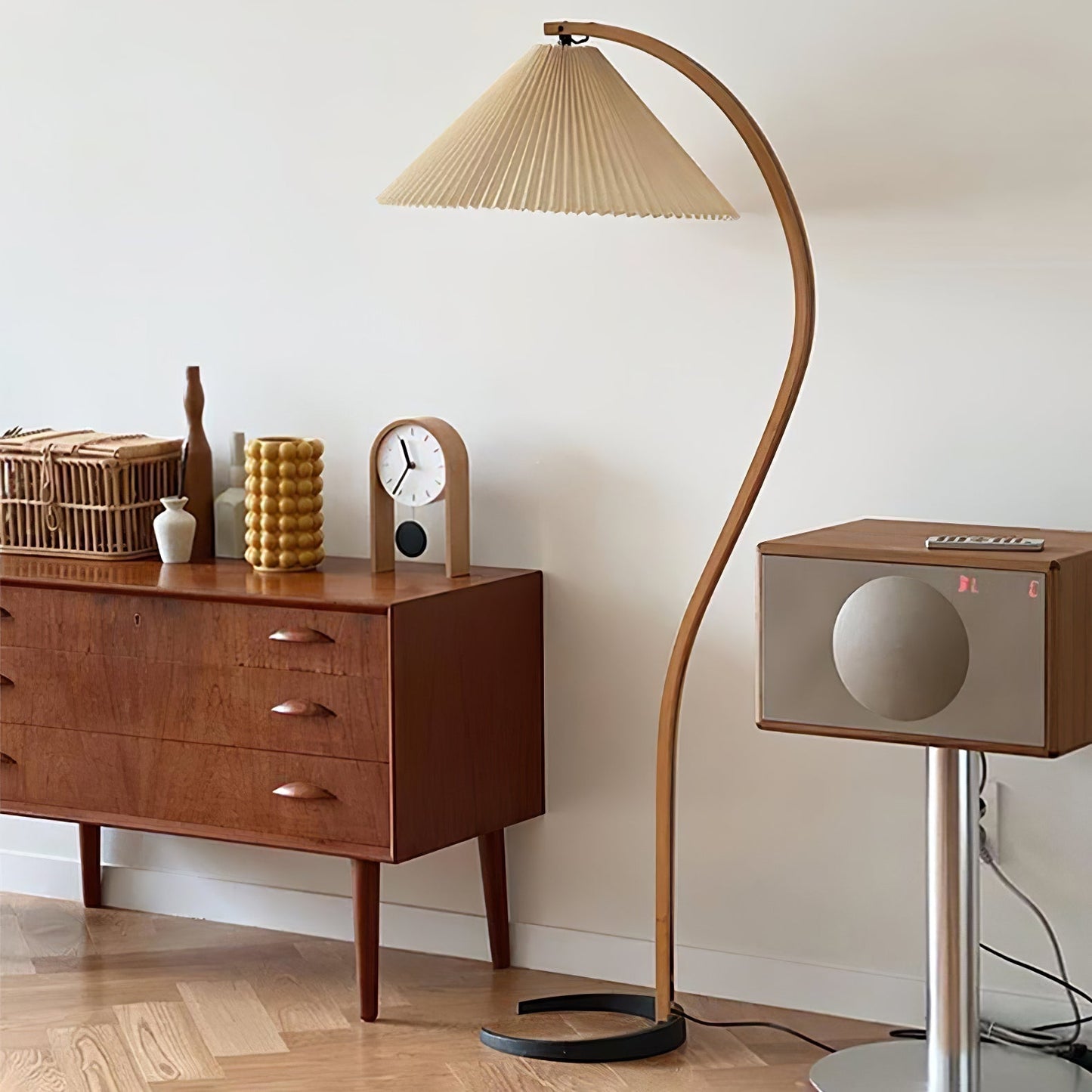Selina – Nordische Stehlampe im Retro-Stil