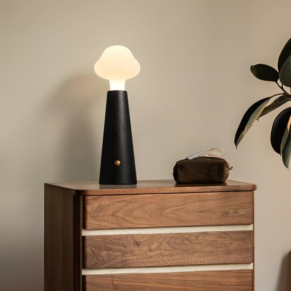Eirik – Minimalistische Massivholz-Tischlampe