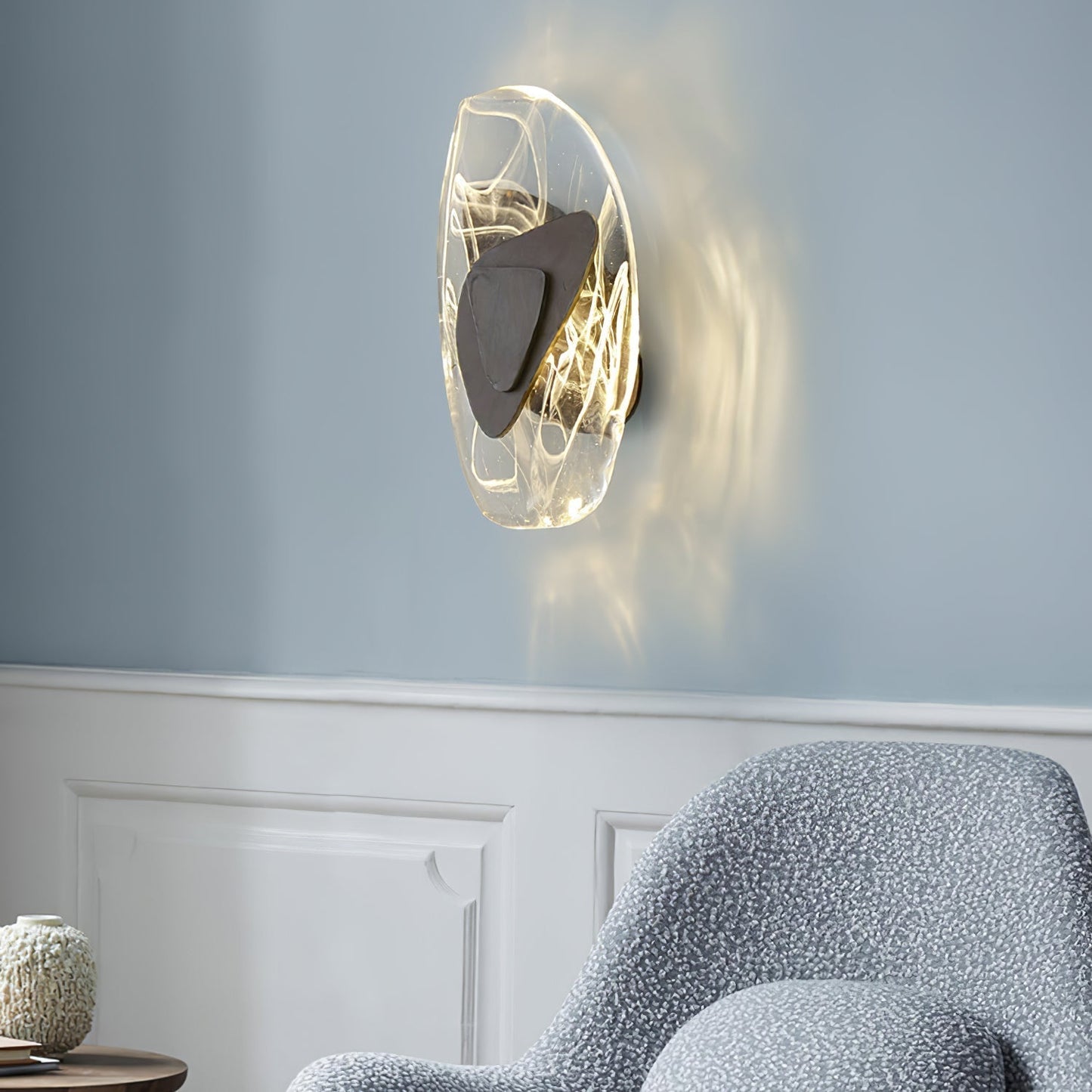 Katara – Designer Wandleuchte mit Kristallakzenten