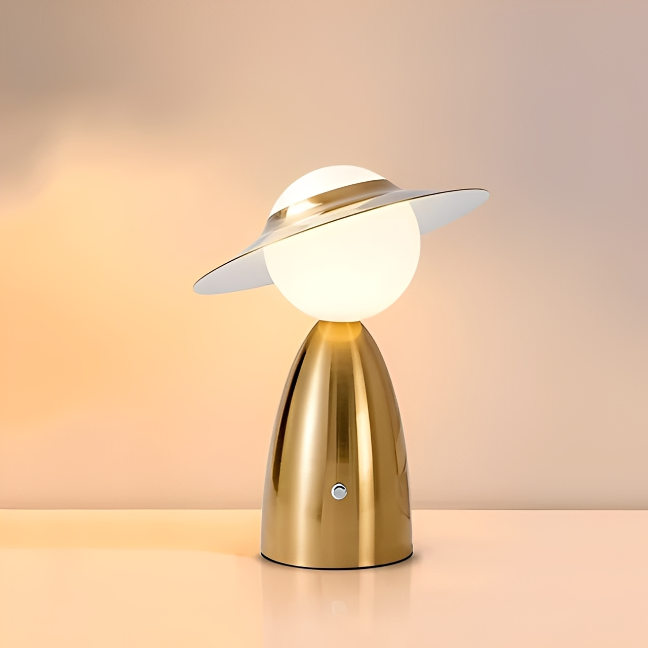 LumiElite – Kreative Metall-Tischlampe mit USB-Aufladung