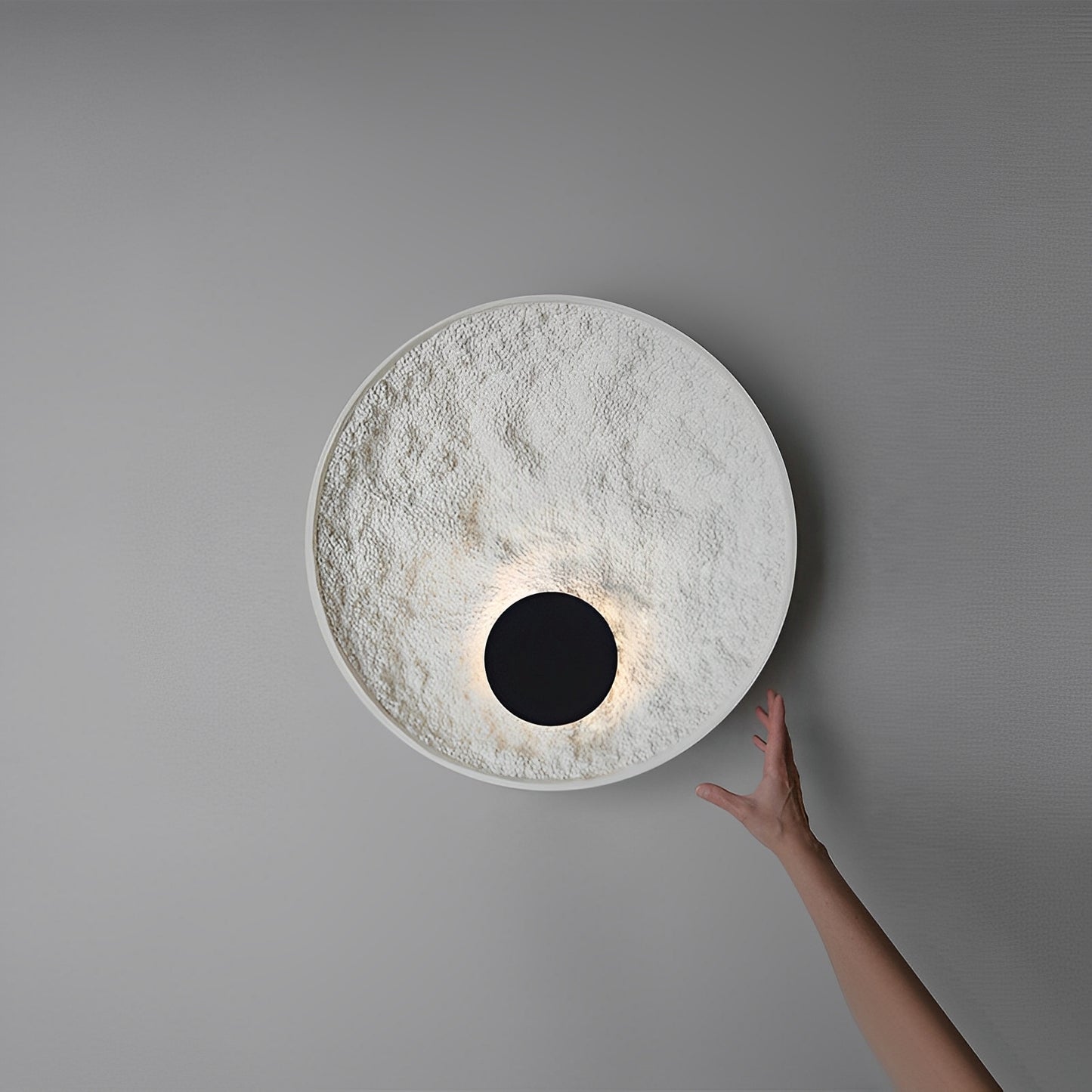 Lunaris – Runde Wandleuchte mit LED und weißem Globus-Design