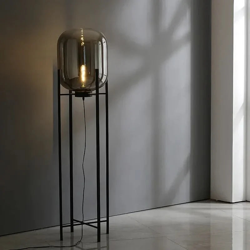 Riza – Skandinavische Glas-Tetrapod Tischlampe