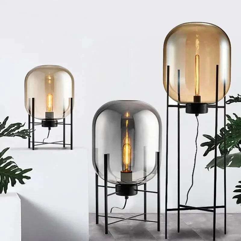 Riza – Skandinavische Glas-Tetrapod Tischlampe