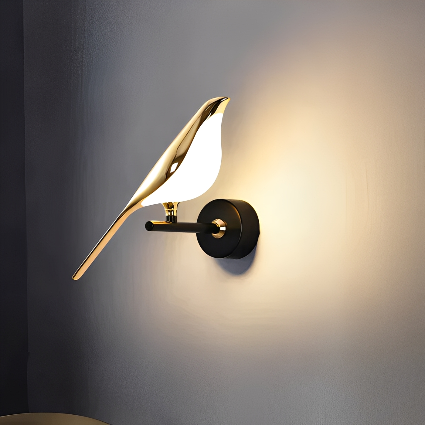 Amira – Kreative Wandleuchte in Vogel-Form