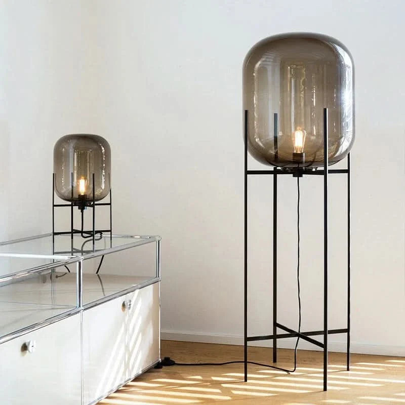 Riza – Skandinavische Glas-Tetrapod Tischlampe
