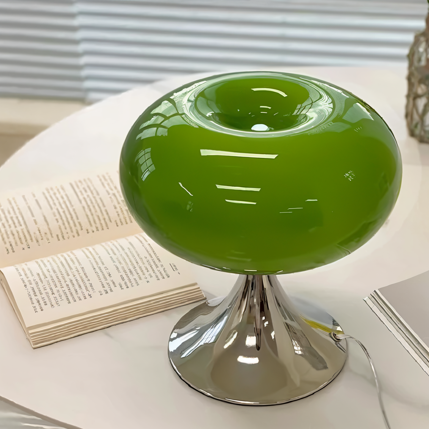 Ami – Kurvige Macaron Glas Tischlampe
