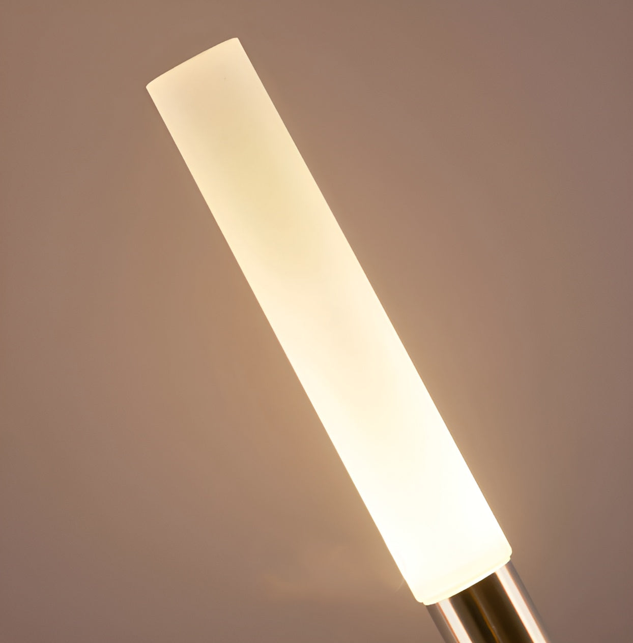 ReedGlow – Solarbetriebene LED-Gartenlampe