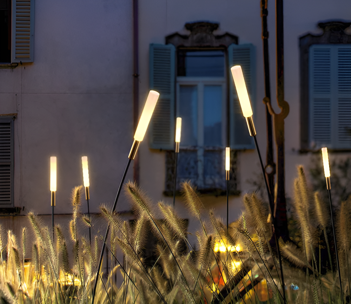 ReedGlow – Solarbetriebene LED-Gartenlampe