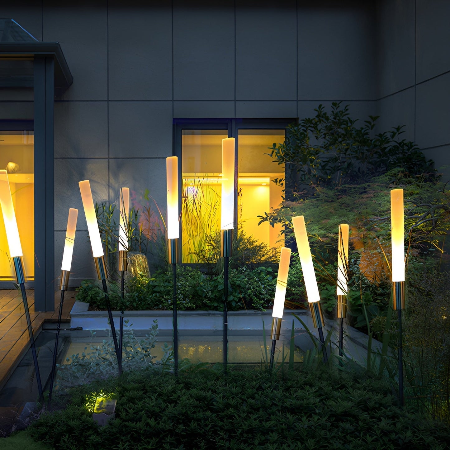ReedGlow – Solarbetriebene LED-Gartenlampe
