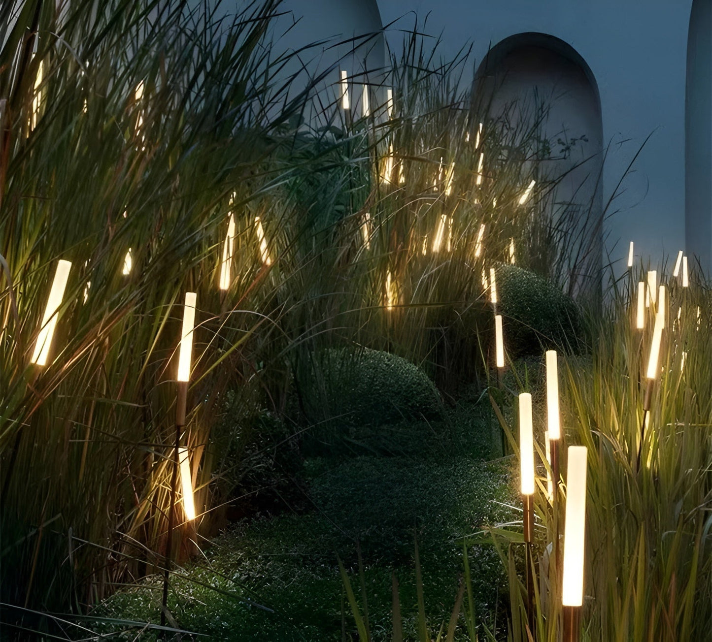 ReedGlow – Solarbetriebene LED-Gartenlampe