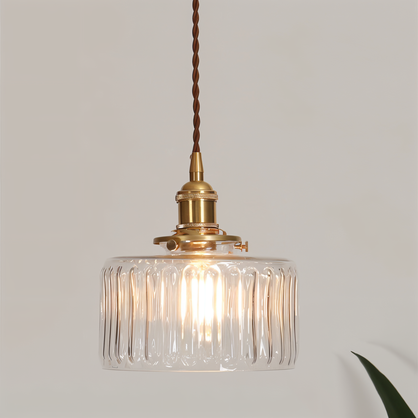 GreenTinge Glow – Retro-Pendelleuchte in Smaragdgrün mit Glasdetails