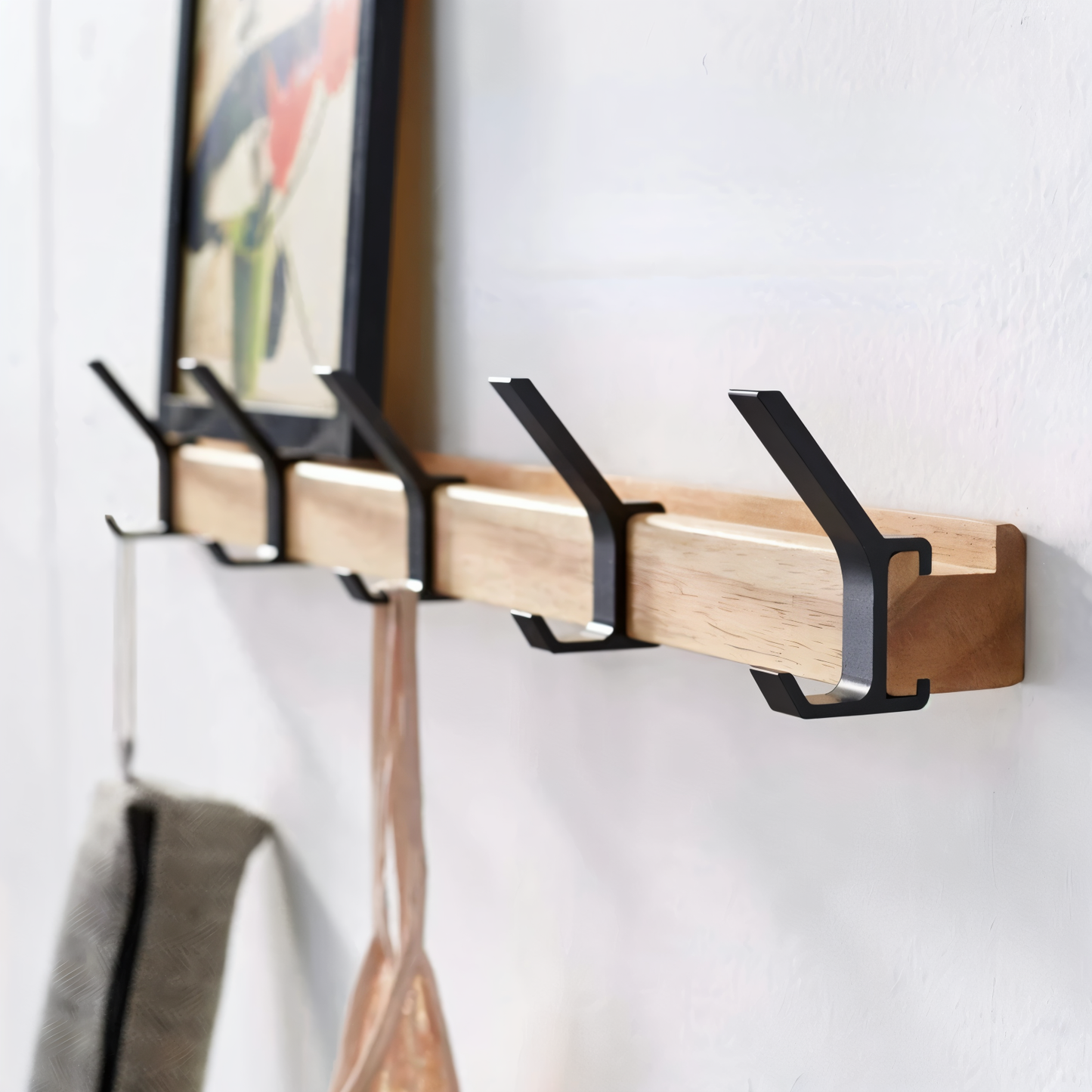 WallHooker – Wandgarderobe aus Holz mit Metallhaken im Industrial-Look