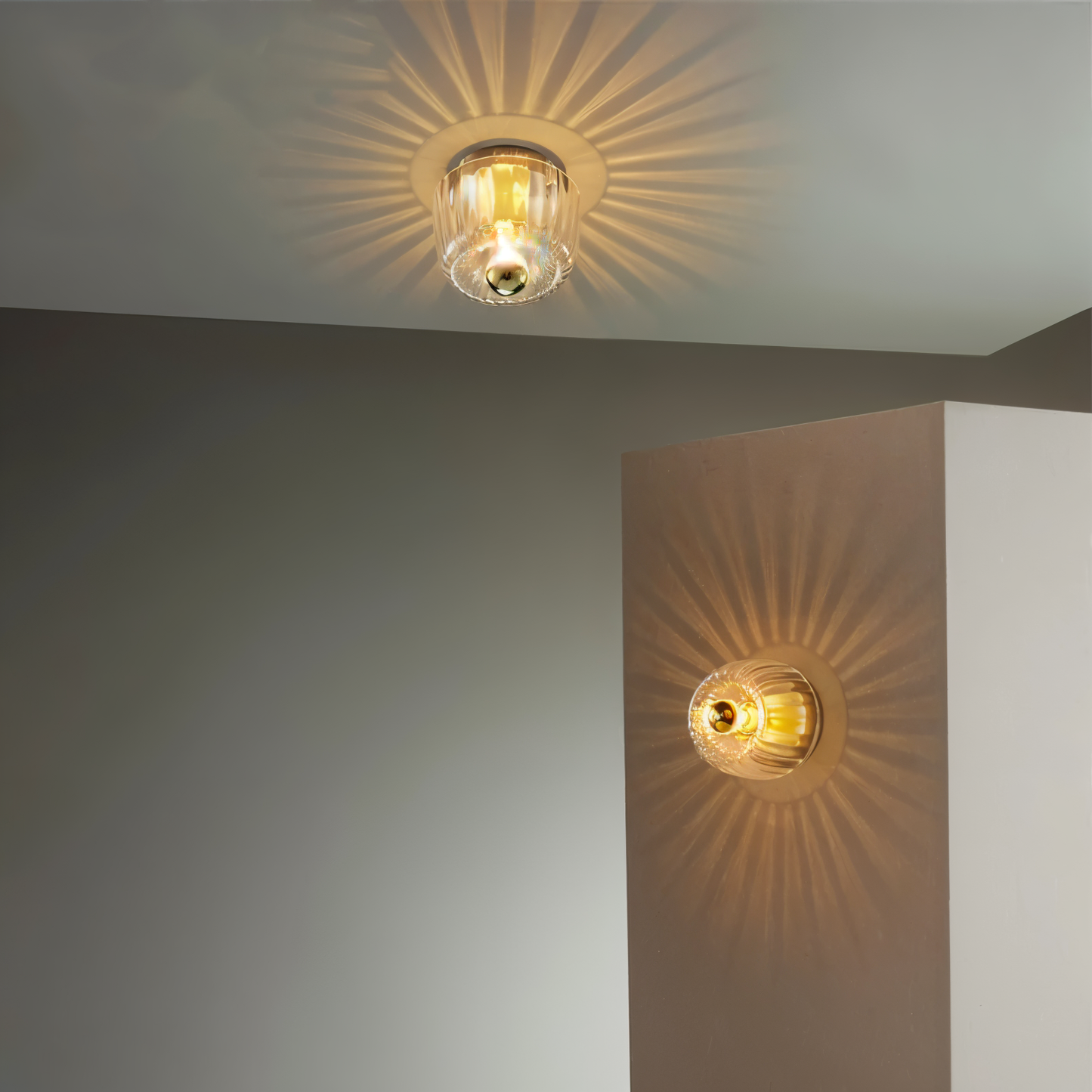 BauGlow Rib – Wandlampe im gerippten Bauhaus-Stil
