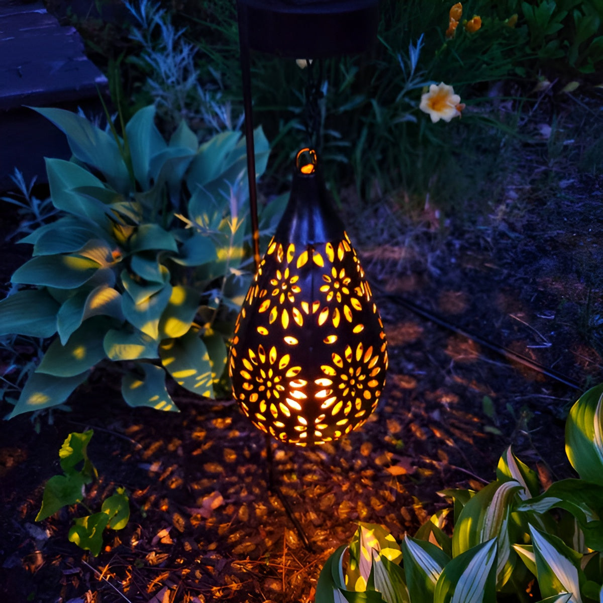 SunHalo Gartenleuchte – Solarbetriebenes Lichtspiel mit Hohlmuster