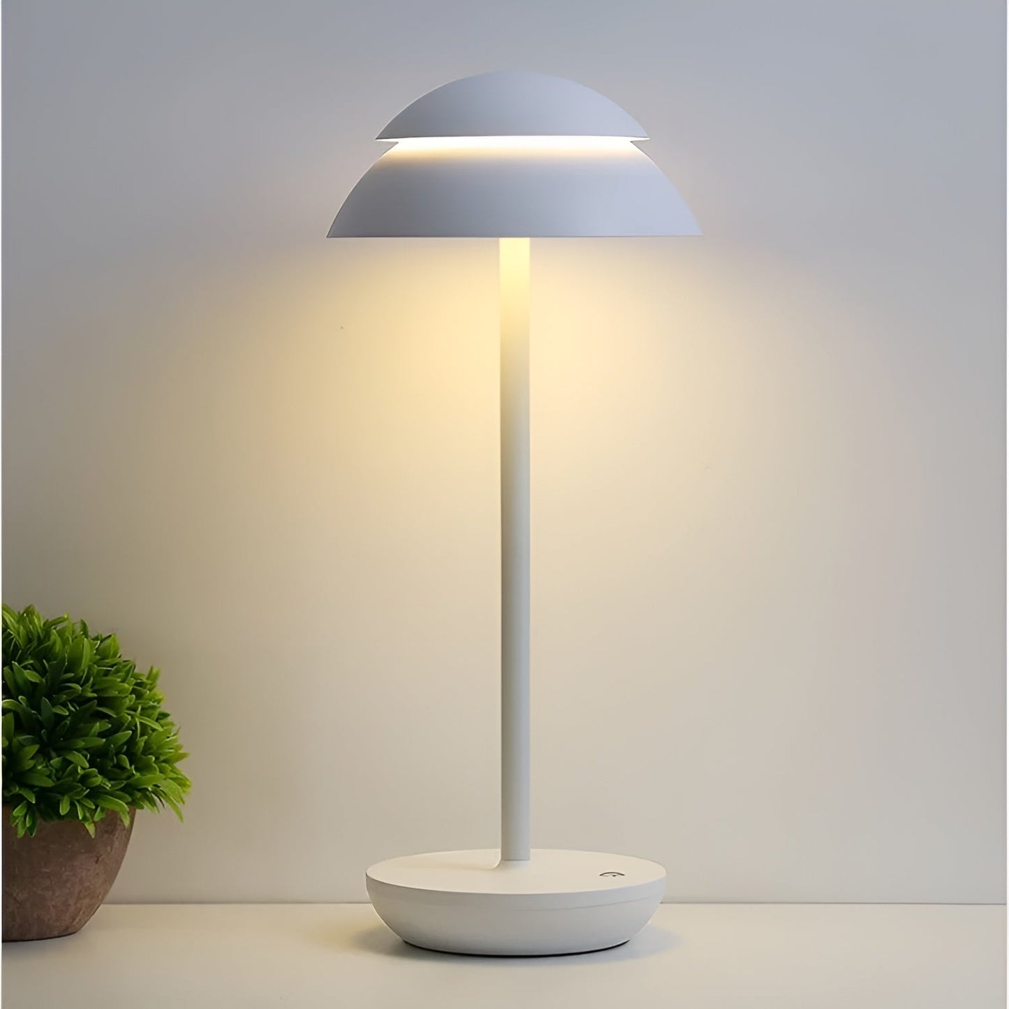 ShadeLite – Kabellose LED-Tischleuchte mit minimalistischem Schirmdesign