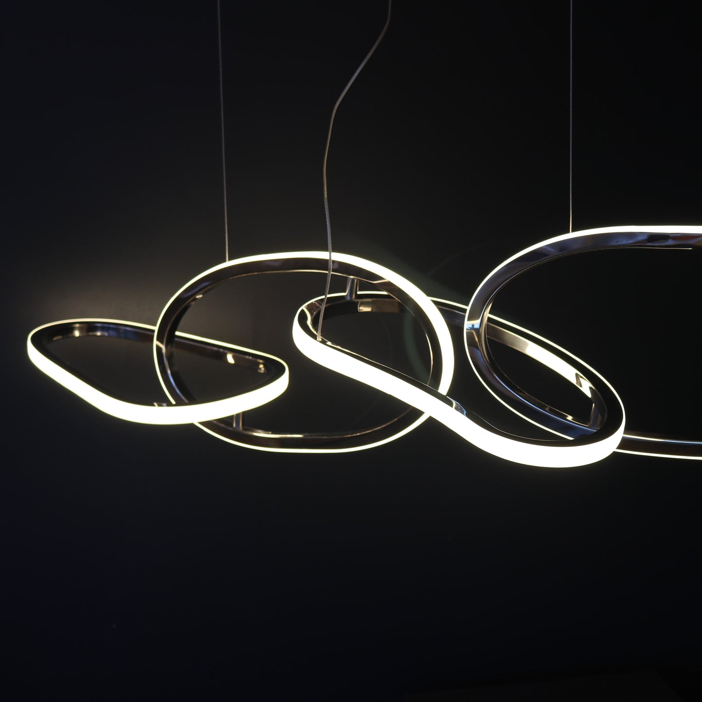 Rhea – Postmoderne Pendelleuchte