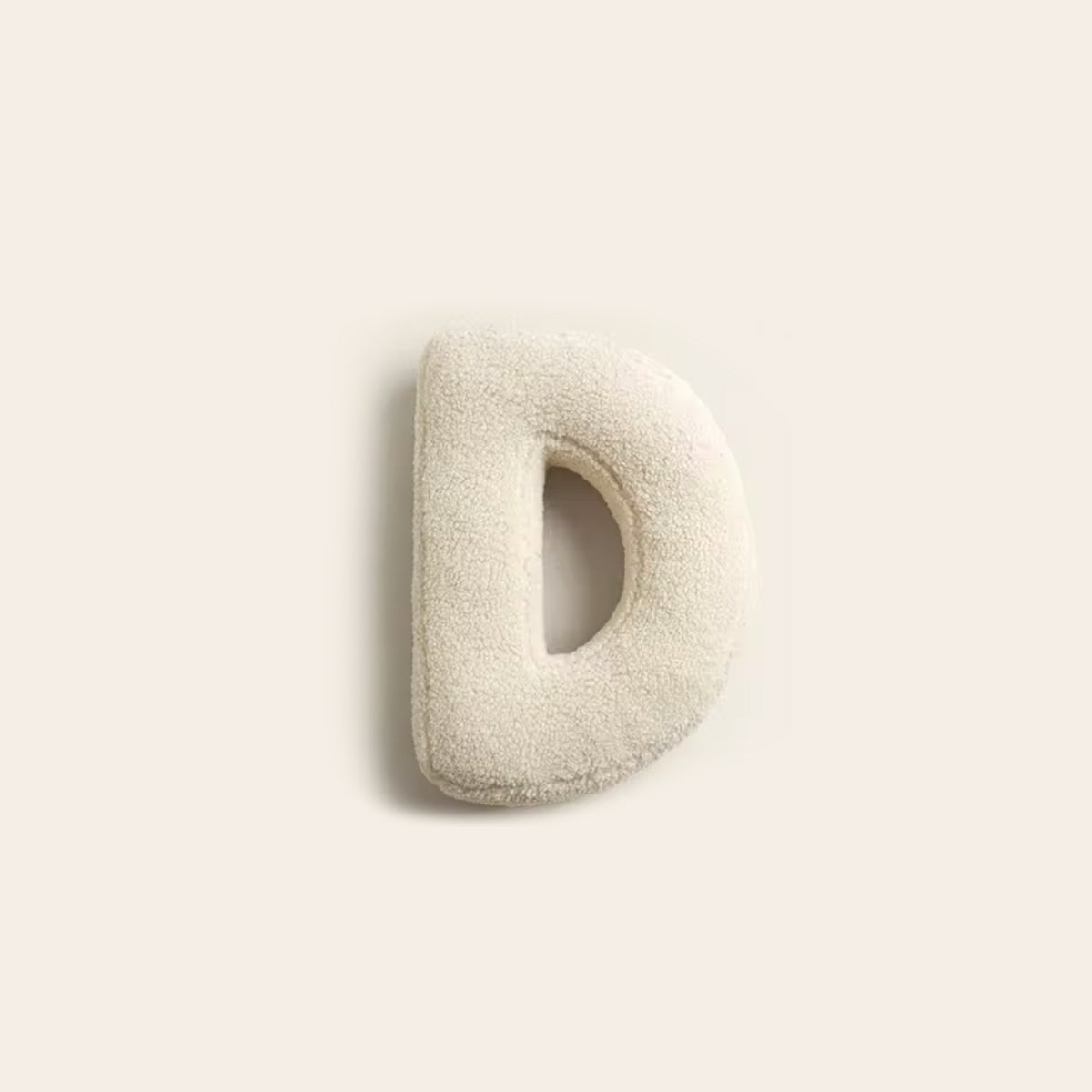 Ari – Weiche Letter-Kissen für Zuhause