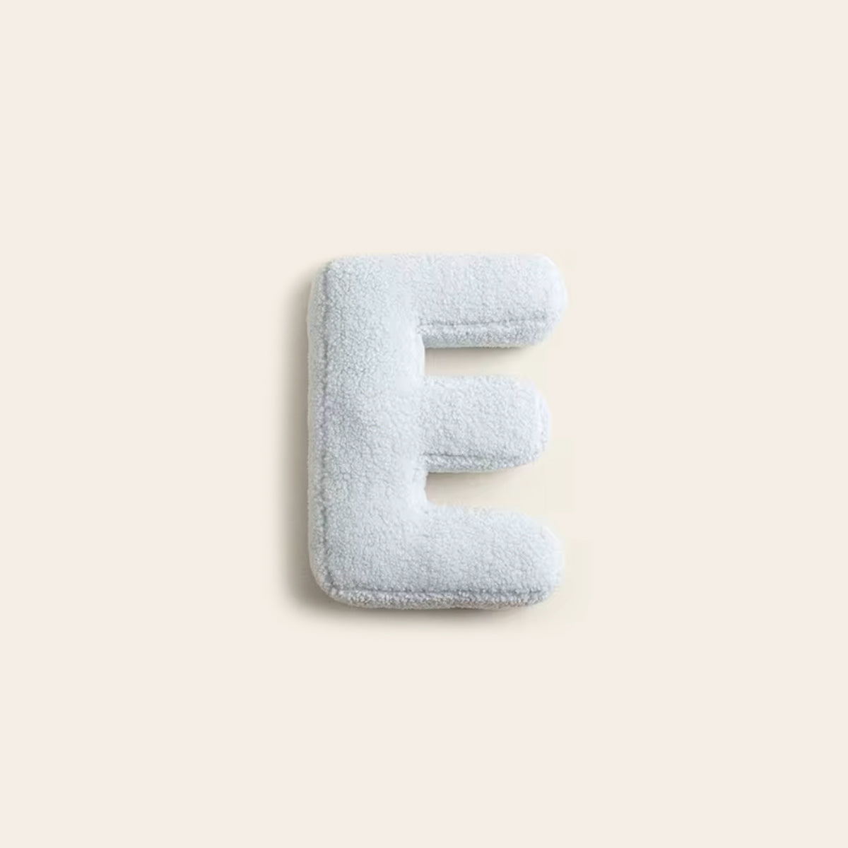 Ari – Weiche Letter-Kissen für Zuhause