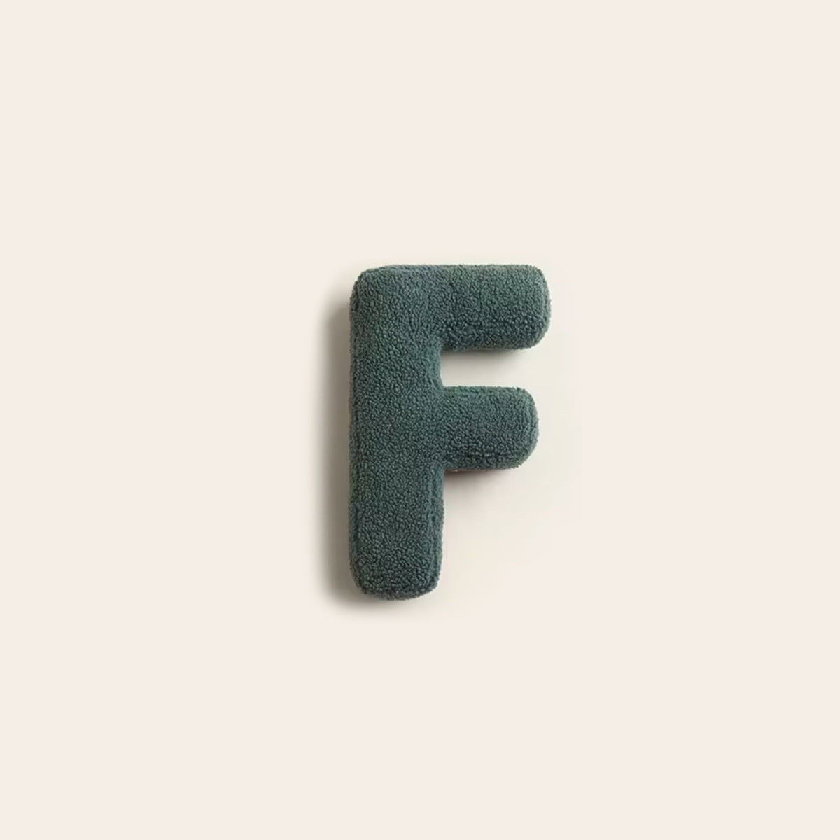 Ari – Weiche Letter-Kissen für Zuhause