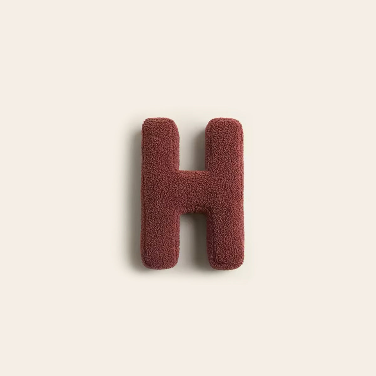Ari – Weiche Letter-Kissen für Zuhause