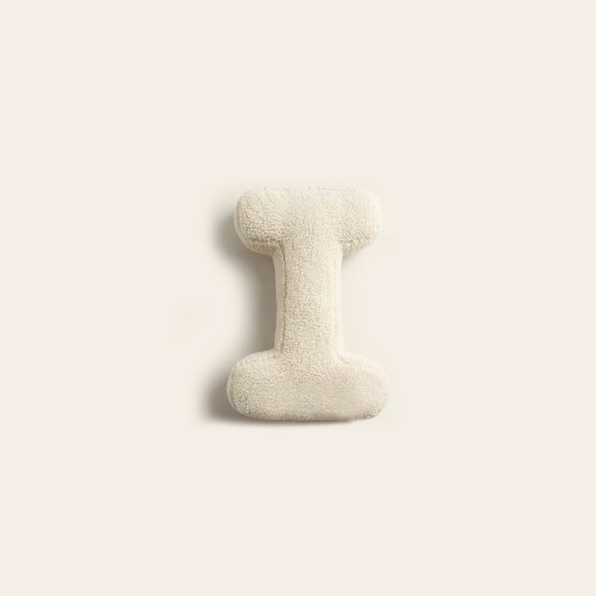 Ari – Weiche Letter-Kissen für Zuhause