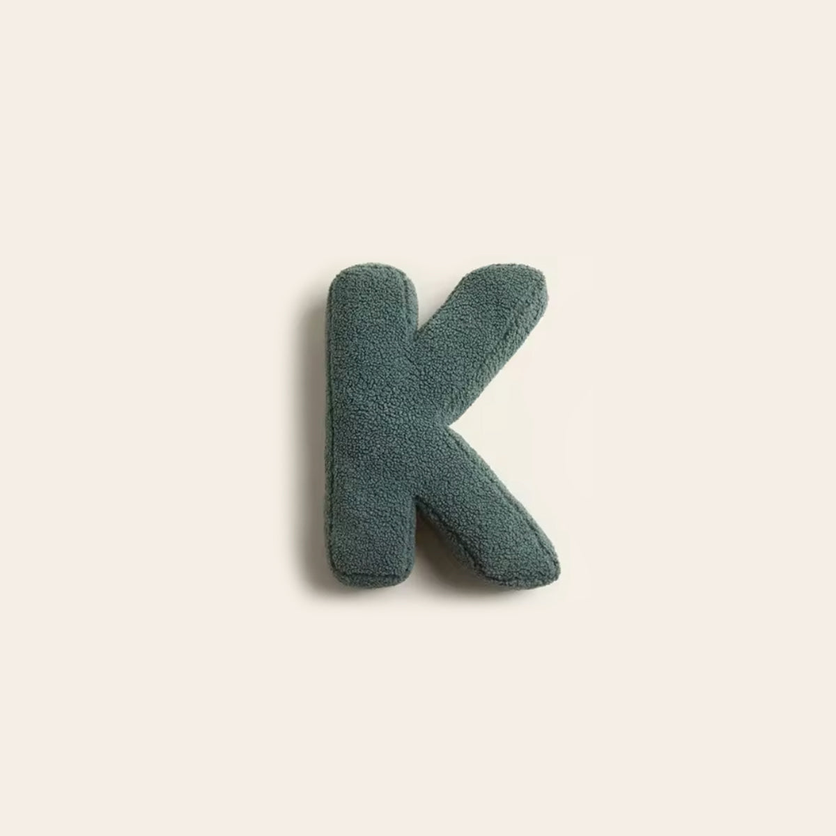 Ari – Weiche Letter-Kissen für Zuhause