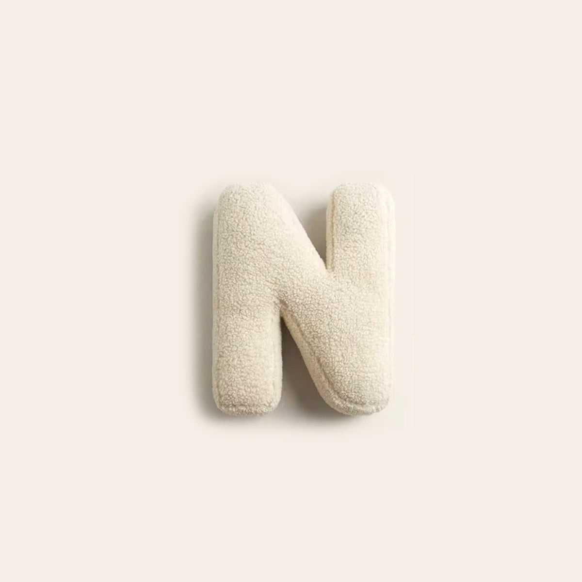 Ari – Weiche Letter-Kissen für Zuhause