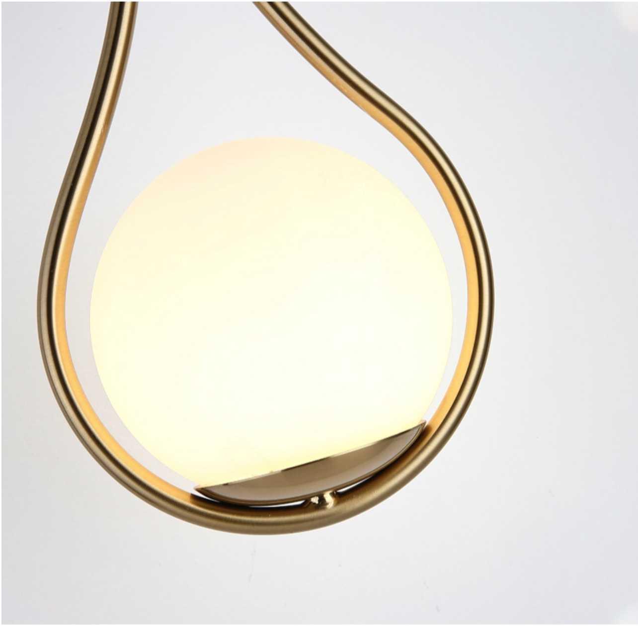 Sanna – Nordische Wandleuchte mit Goldenem Akzent