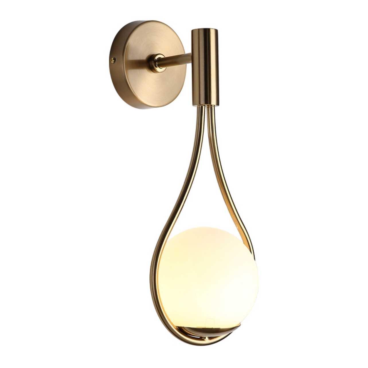 Sanna – Nordische Wandleuchte mit Goldenem Akzent