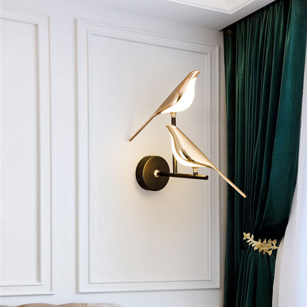 Nola – Künstlerische Vogel Wandleuchte