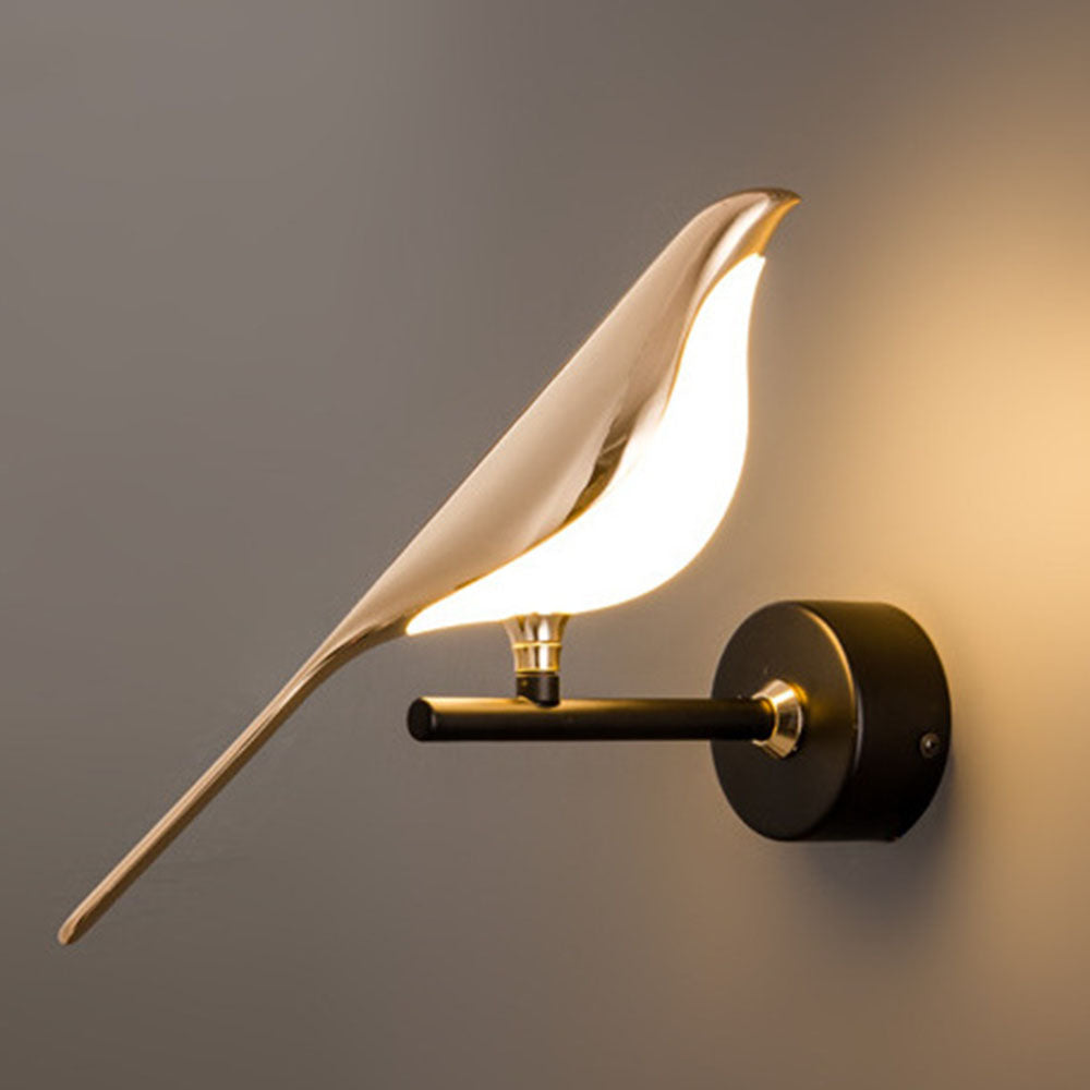 Nola – Künstlerische Vogel Wandleuchte