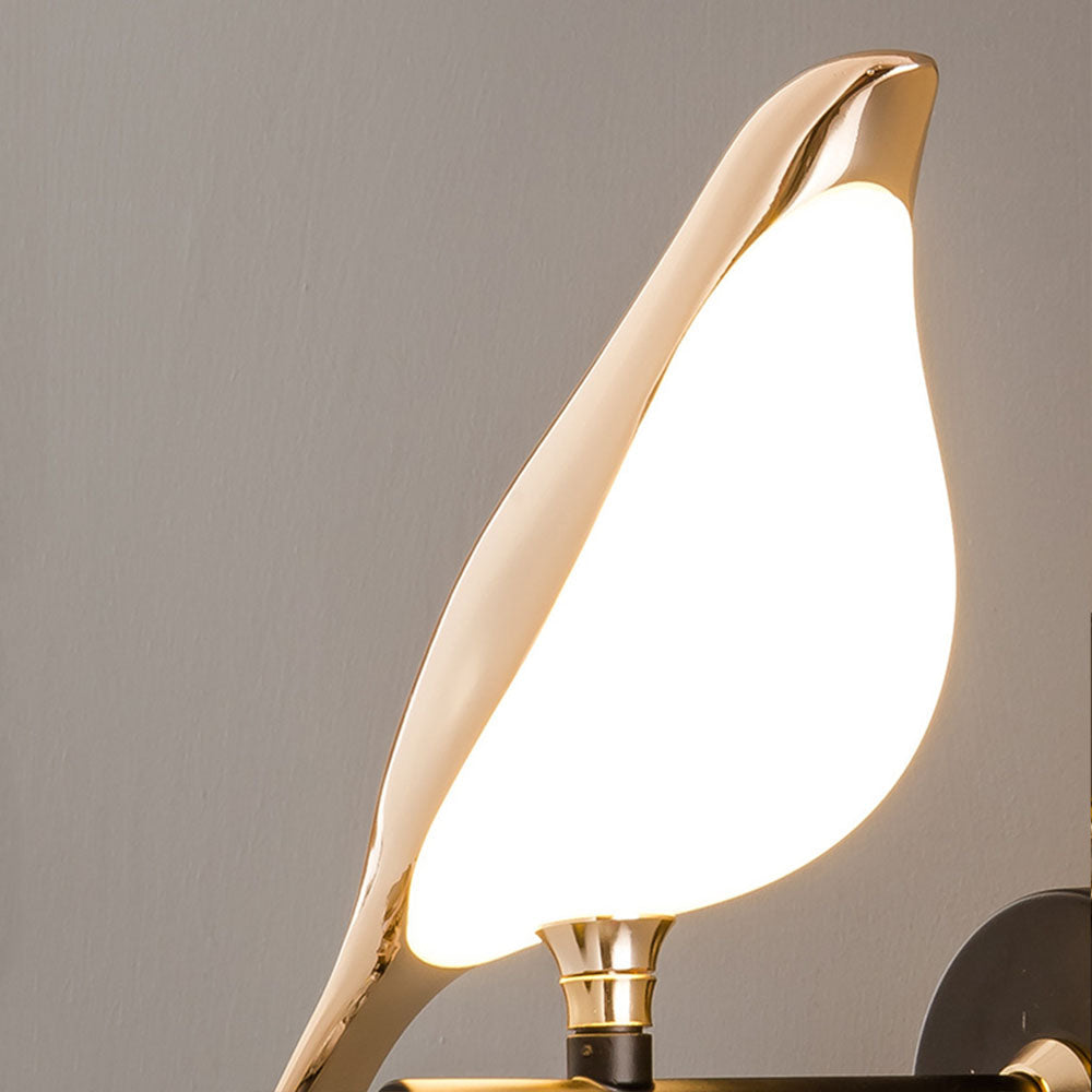 Nola – Künstlerische Vogel Wandleuchte