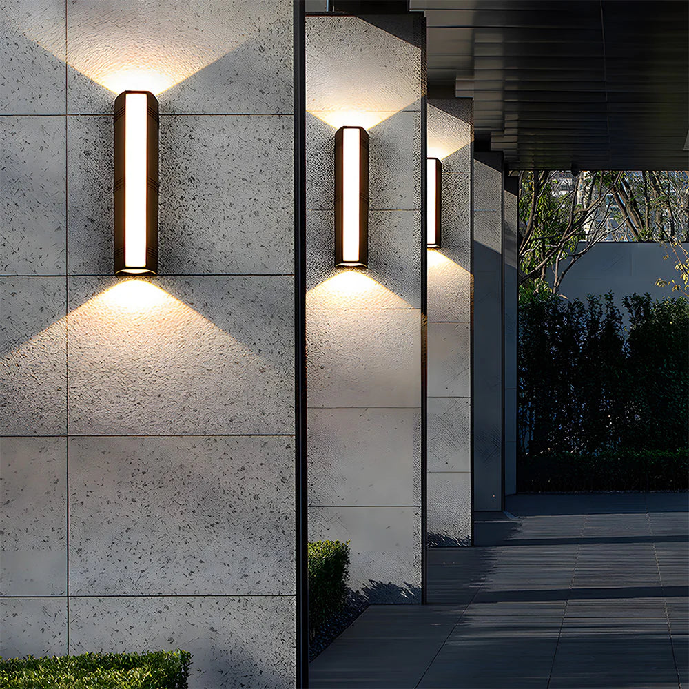 Nira – Schlichte und elegante Außenwandlampe