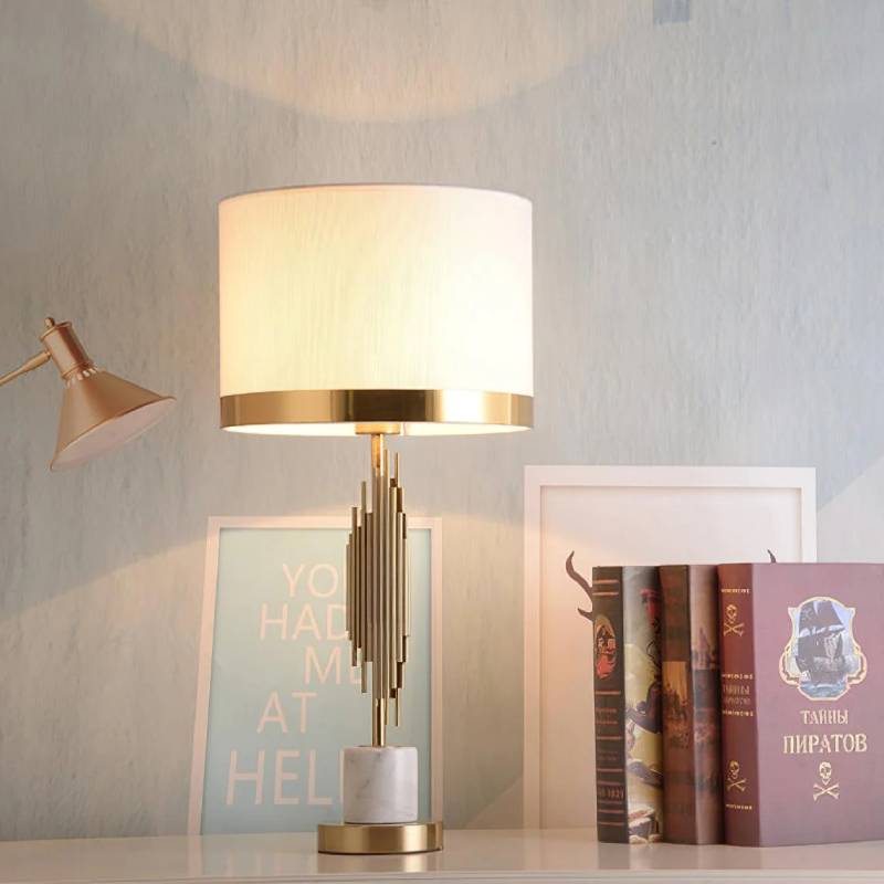 Elvyn – Moderne Dimm­bare Nachttischlampe