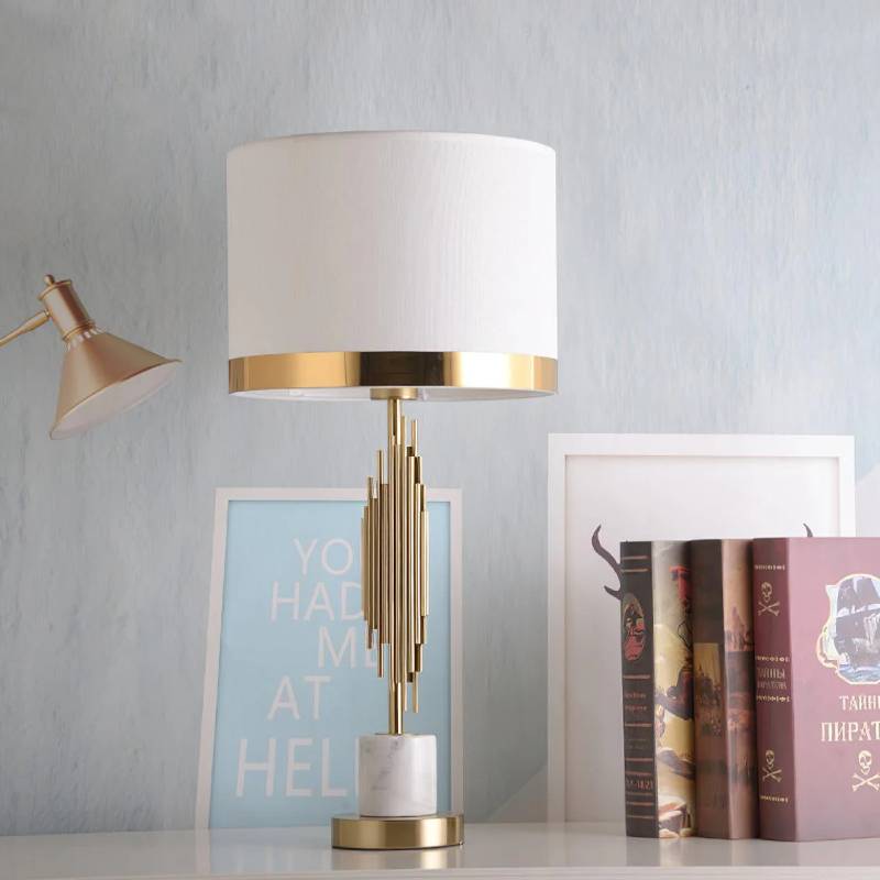 Elvyn – Moderne Dimm­bare Nachttischlampe