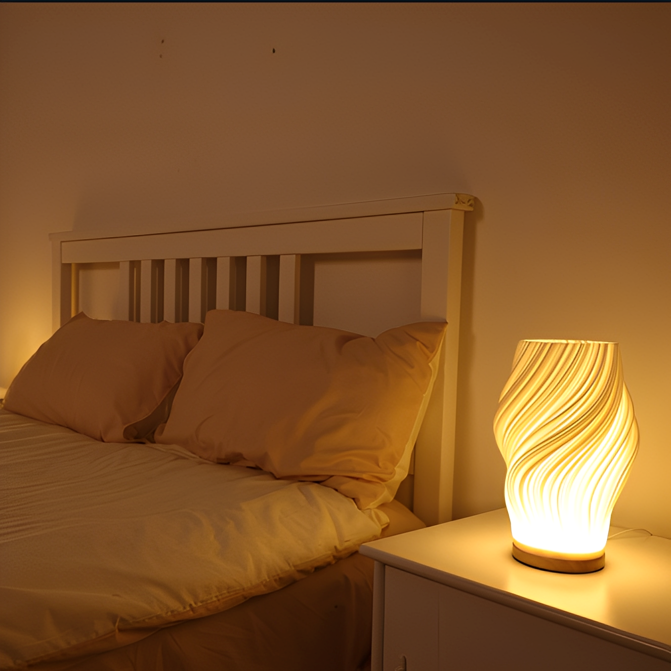 Yani – Nordische Nachttischlampe