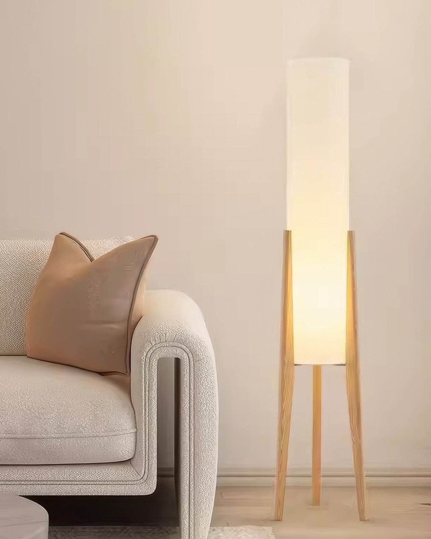 WoodGleam – Standlampe aus edlem Walnussholz mit Struktur