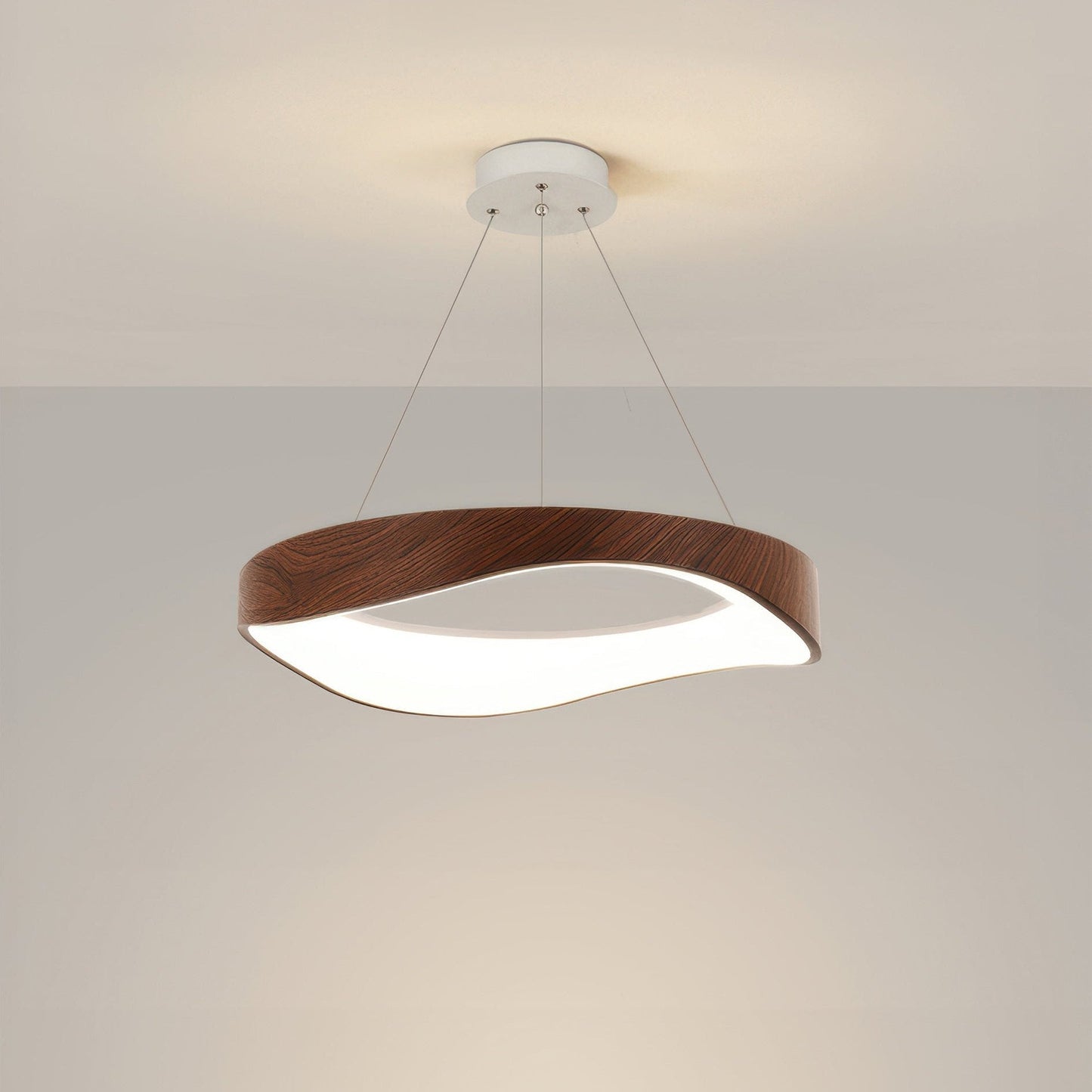 Alvara – Nordischer Holzoptik-Kronleuchter