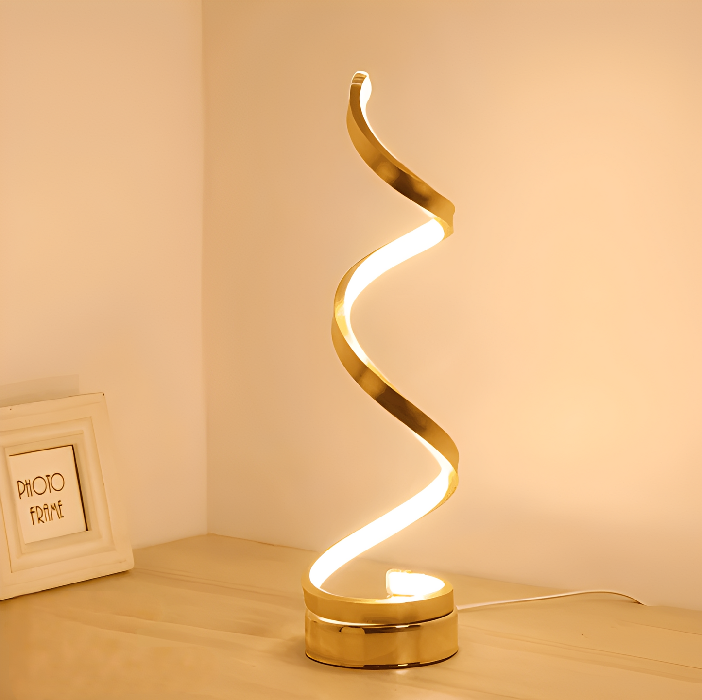 Jessie – Skandinavische LED Nachttischlampe
