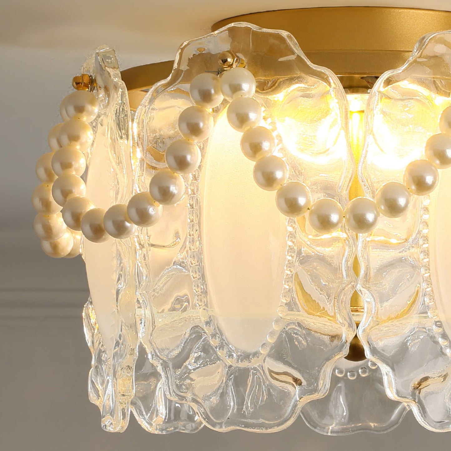 Priya – Deckenleuchte mit Perlen-Design