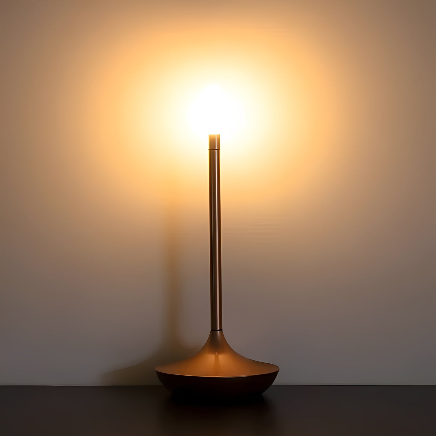 Nina – Tragbare Tischlampe im Zylinderd design