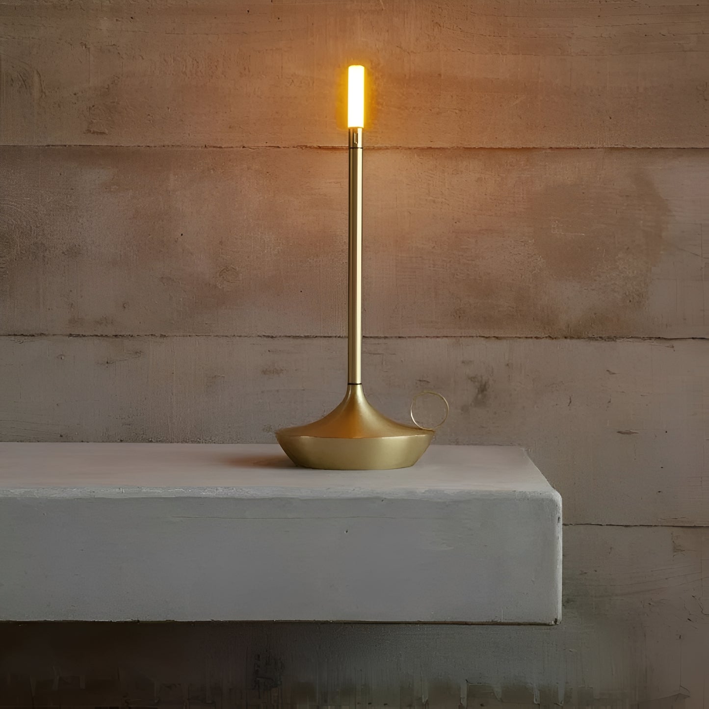 Nina – Tragbare Tischlampe im Zylinderd design